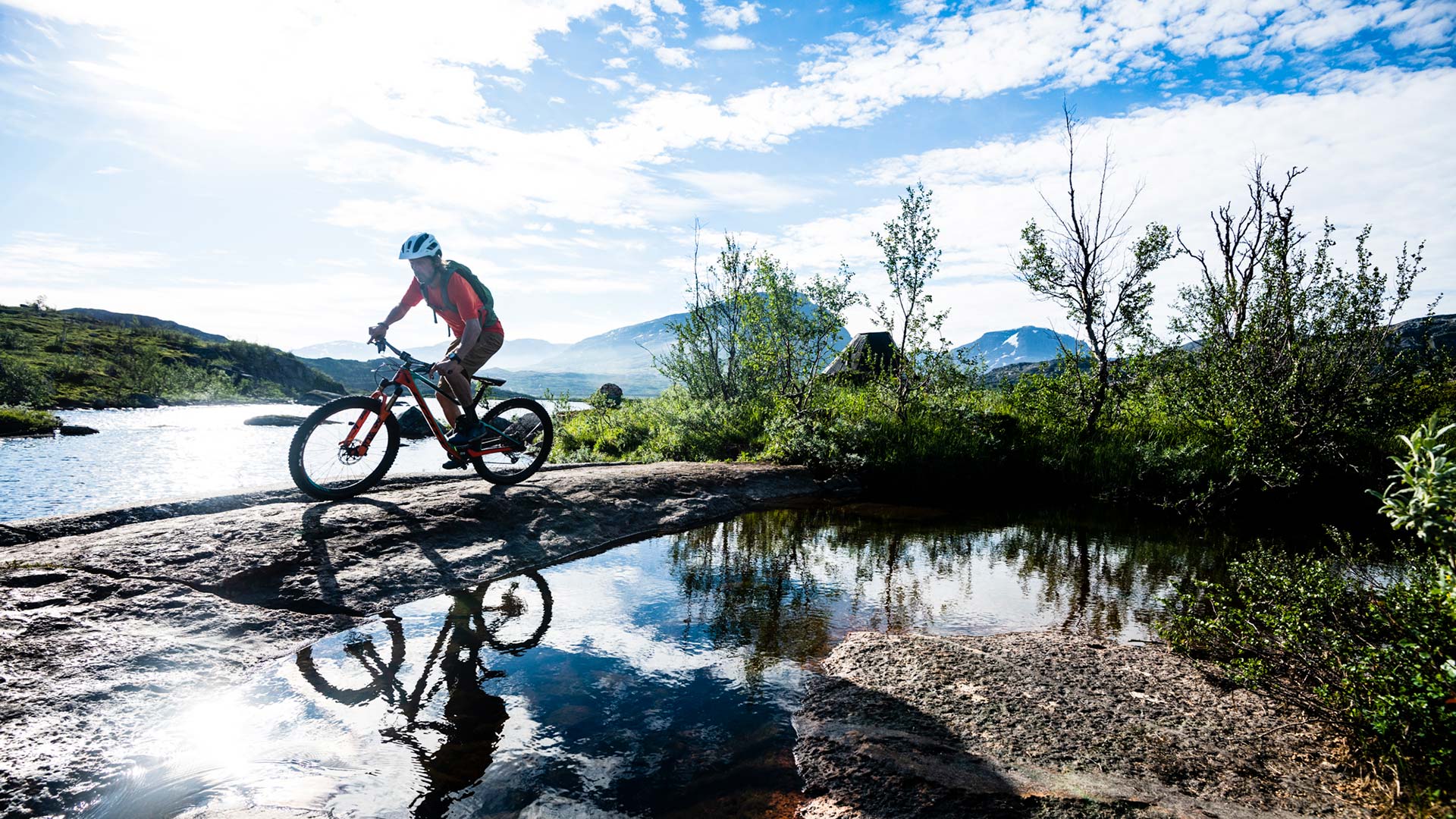 Photographer: Mattias Fredriksson En cyklist i fjällen